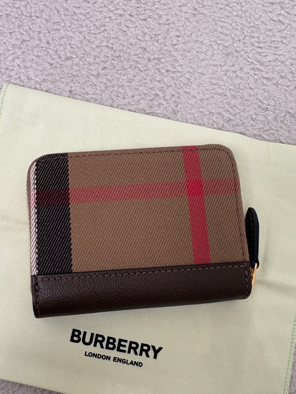Burberry Ebony Brown and Black zip wallet New - Picture 3 of 6